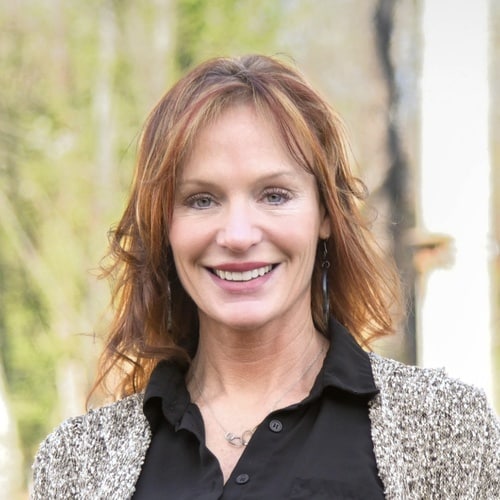 Jen Jen team photo smiling outside